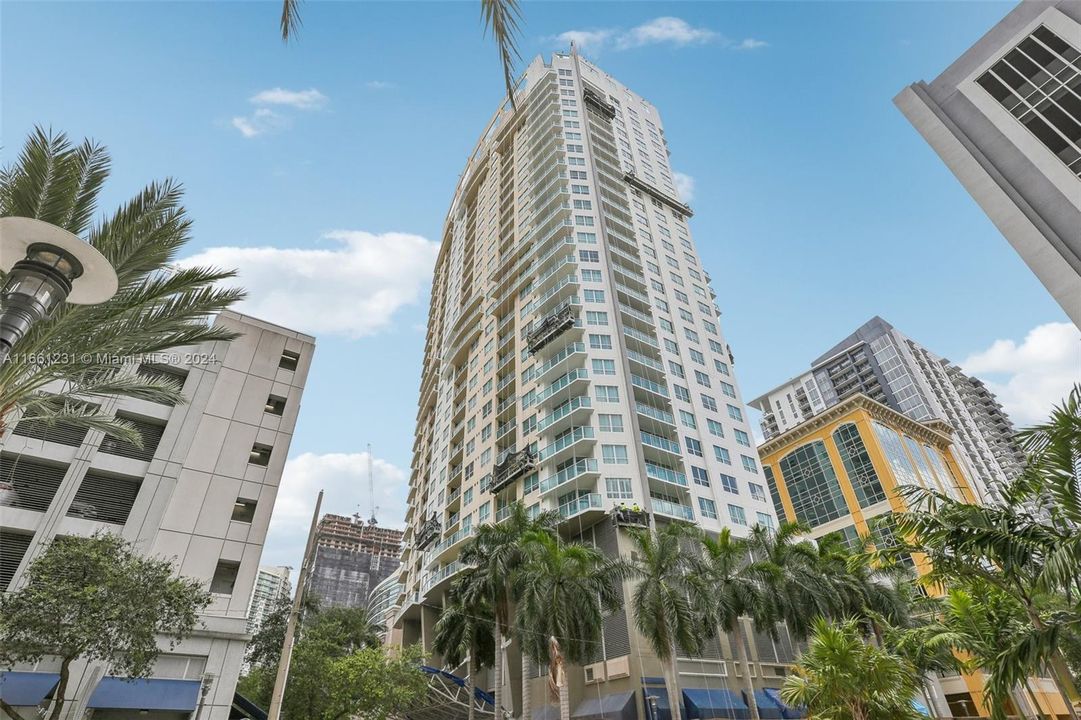 En Venta: $629,000 (2 camas, 2 baños, 1200 Pies cuadrados)