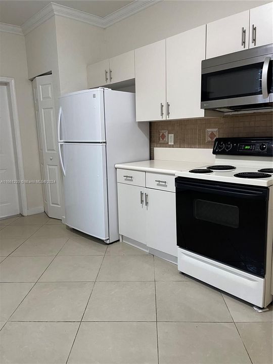 For Rent: $3,500 (3 beds, 2 baths, 1605 Square Feet)