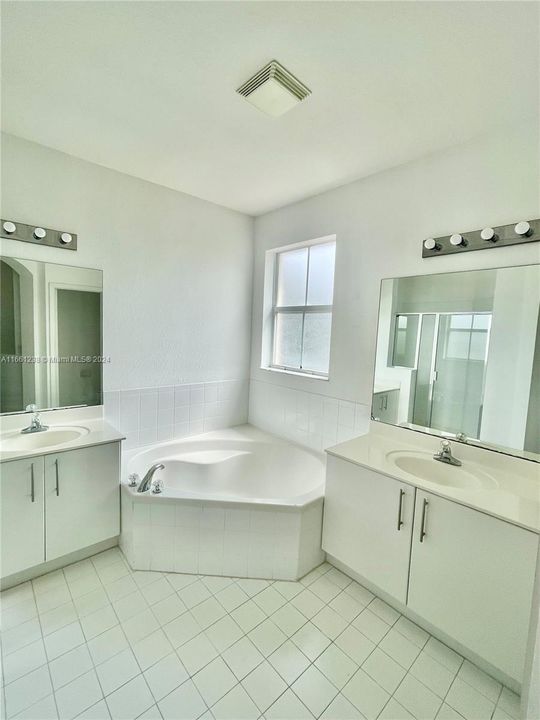 For Rent: $3,850 (3 beds, 2 baths, 2121 Square Feet)