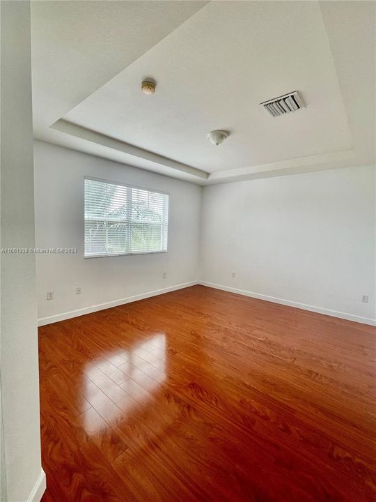 For Rent: $3,850 (3 beds, 2 baths, 2121 Square Feet)