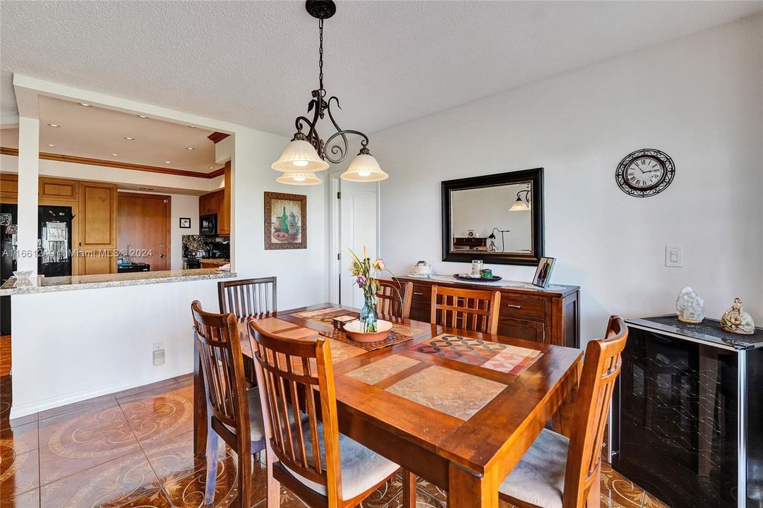 dining area with easy access to the kitchen