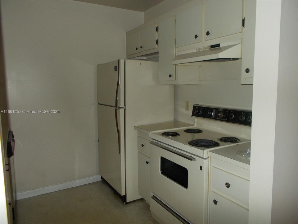 For Rent: $1,550 (1 beds, 1 baths, 811 Square Feet)