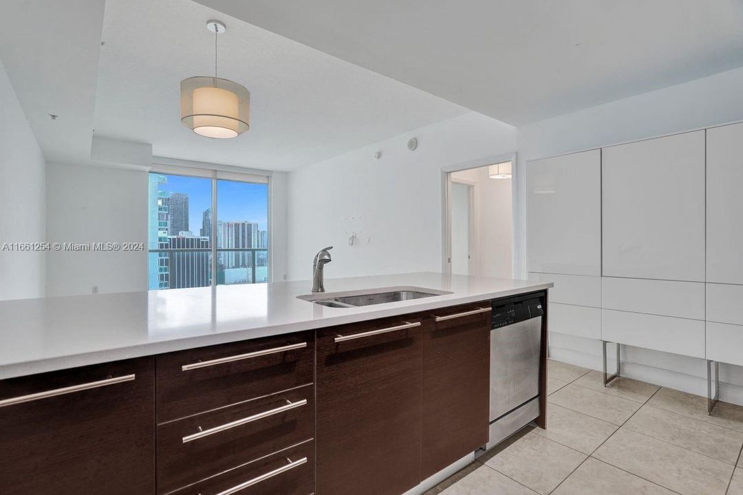 For Sale: $435,000 (1 beds, 1 baths, 838 Square Feet)