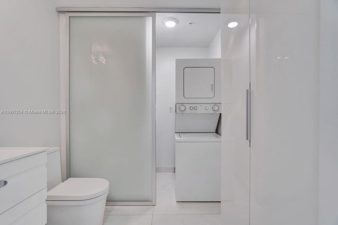 For Sale: $435,000 (1 beds, 1 baths, 838 Square Feet)