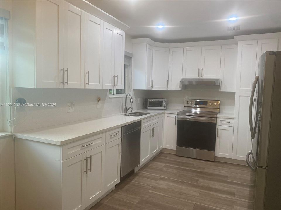 For Rent: $2,900 (3 beds, 2 baths, 1009 Square Feet)