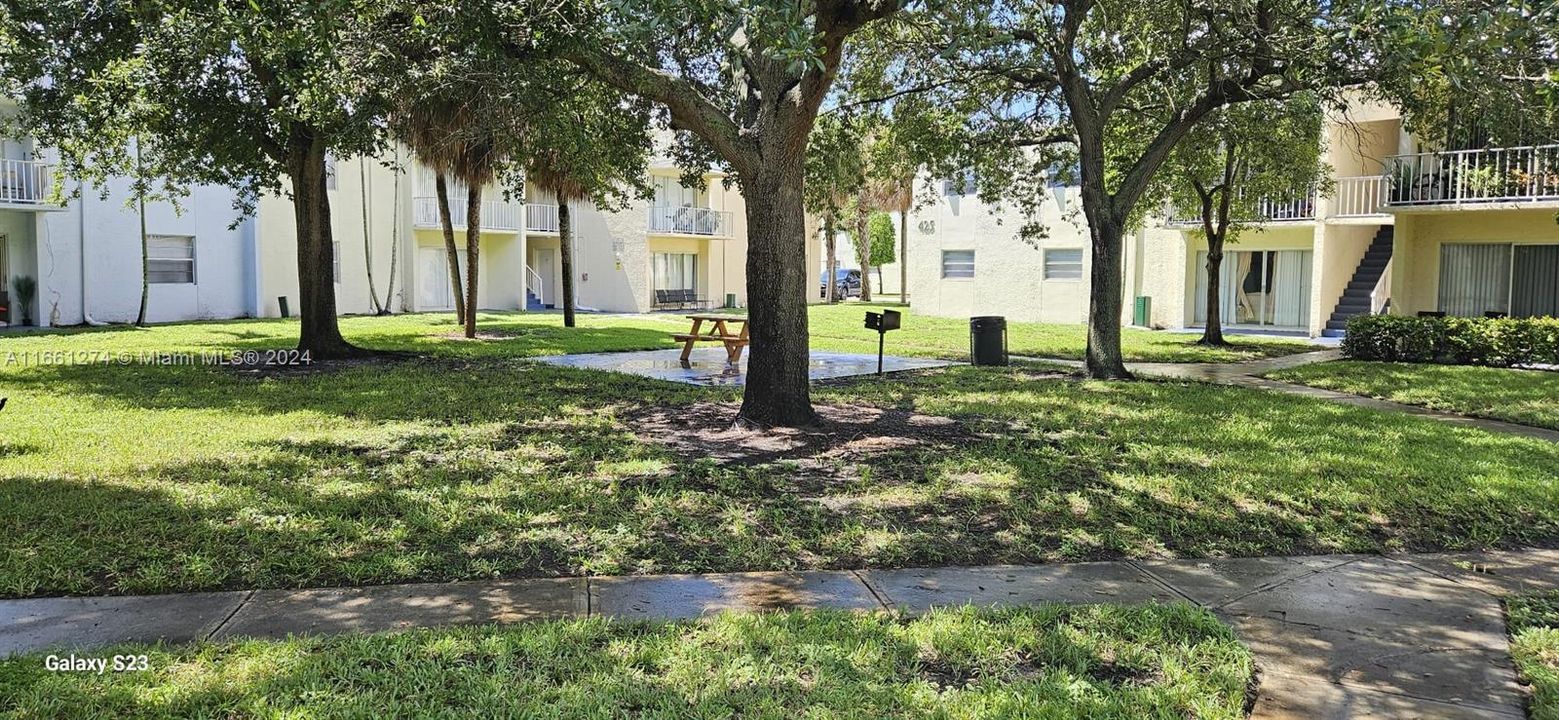 For Sale: $225,000 (2 beds, 2 baths, 925 Square Feet)