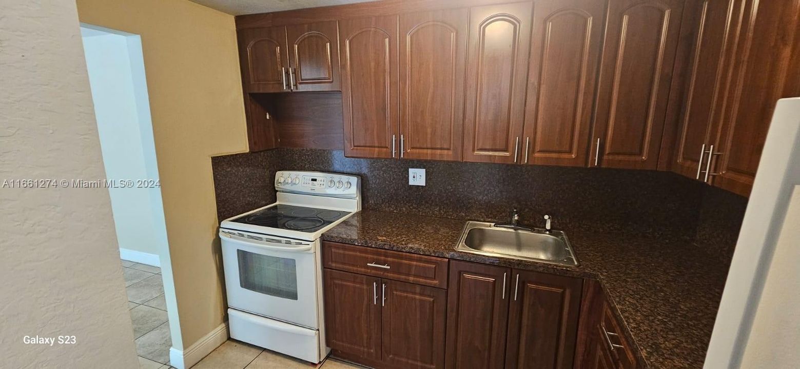 For Sale: $225,000 (2 beds, 2 baths, 925 Square Feet)