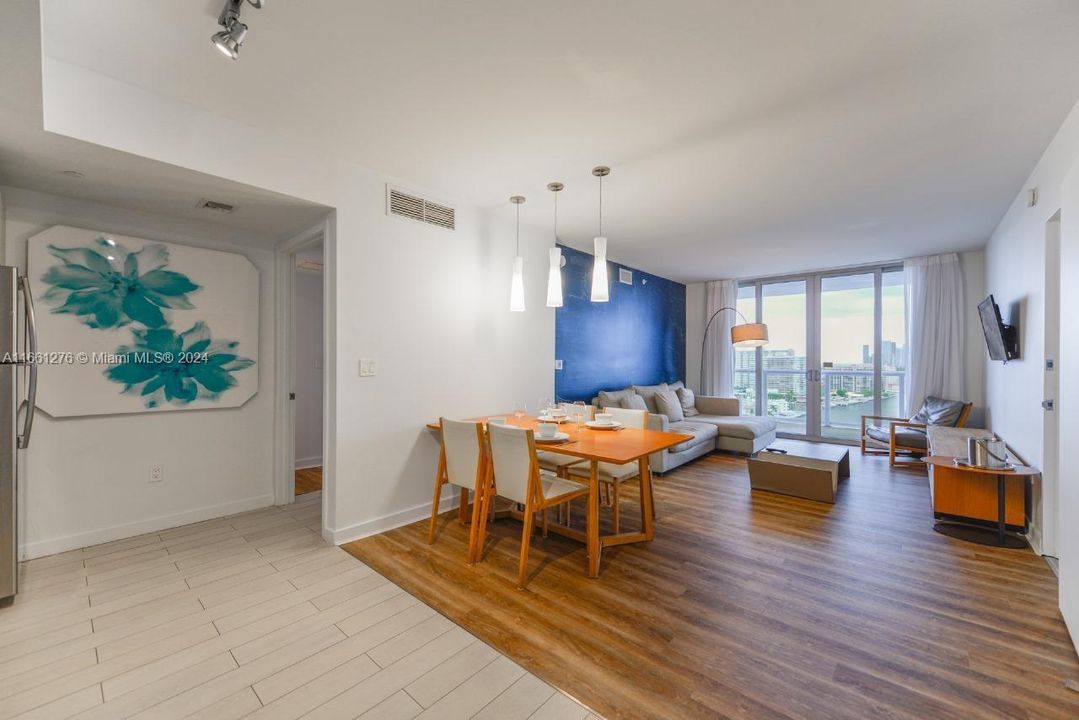 For Sale: $589,000 (2 beds, 2 baths, 1030 Square Feet)