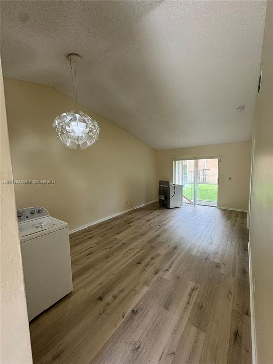 For Rent: $2,200 (2 beds, 2 baths, 951 Square Feet)