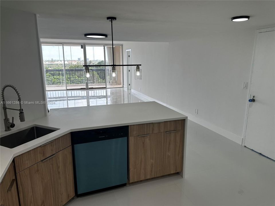 En Venta: $399,000 (3 camas, 2 baños, 1404 Pies cuadrados)