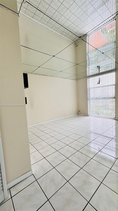 En Venta: $439,000 (2 camas, 2 baños, 960 Pies cuadrados)