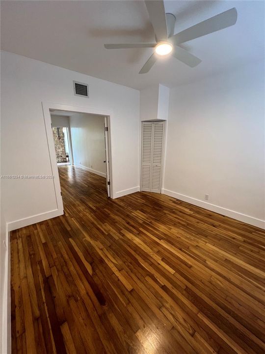 For Rent: $2,300 (2 beds, 1 baths, 726 Square Feet)