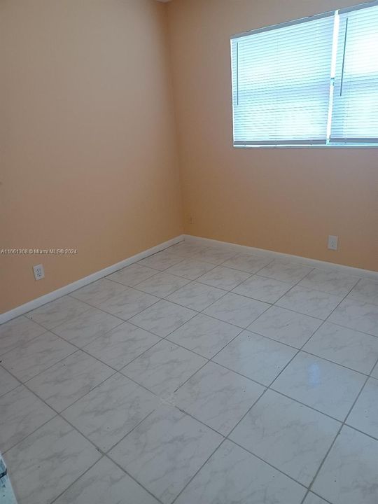 For Rent: $2,250 (3 beds, 2 baths, 1060 Square Feet)