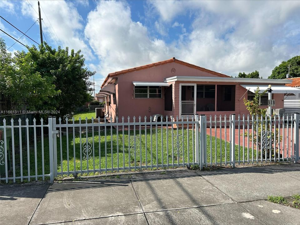 For Sale: $625,000 (3 beds, 2 baths, 1320 Square Feet)