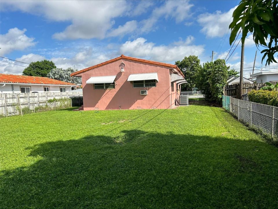 For Sale: $625,000 (3 beds, 2 baths, 1320 Square Feet)