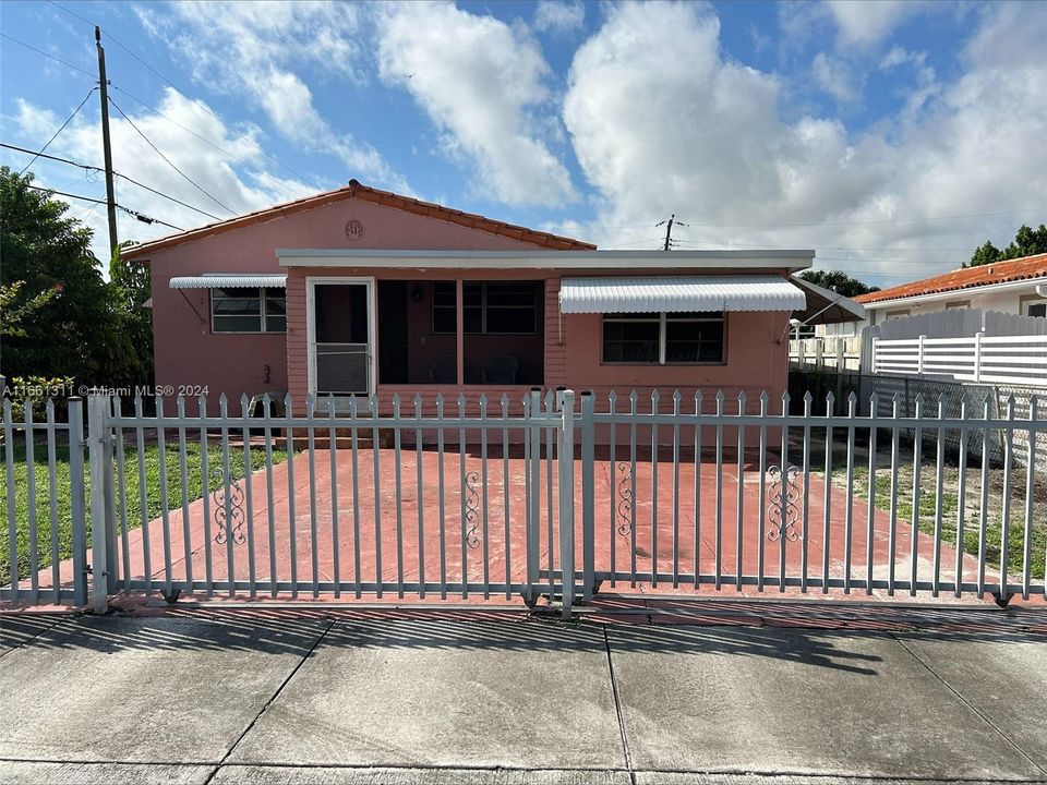 For Sale: $625,000 (3 beds, 2 baths, 1320 Square Feet)