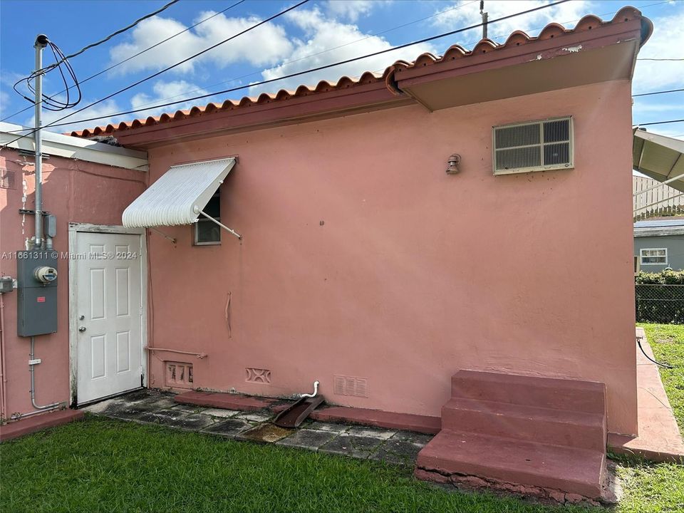 For Sale: $625,000 (3 beds, 2 baths, 1320 Square Feet)