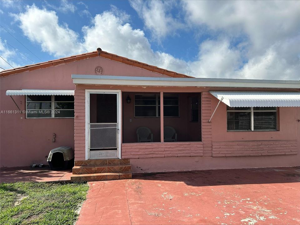 For Sale: $625,000 (3 beds, 2 baths, 1320 Square Feet)