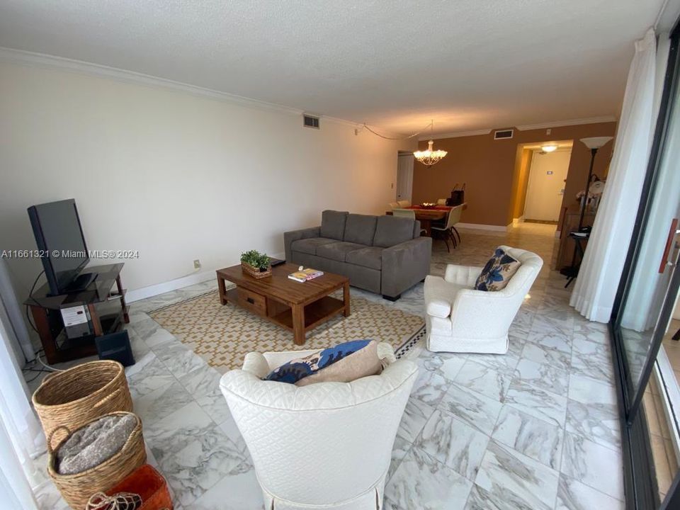 For Sale: $399,000 (2 beds, 2 baths, 1313 Square Feet)