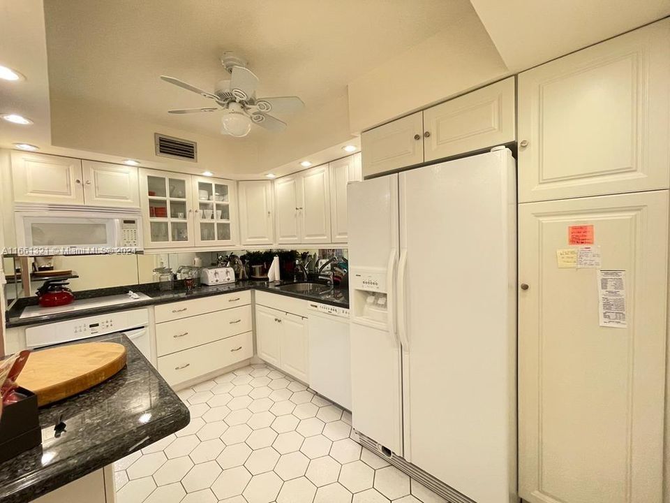 For Sale: $399,000 (2 beds, 2 baths, 1313 Square Feet)