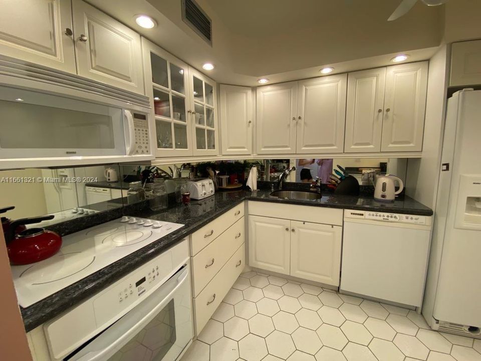 For Sale: $399,000 (2 beds, 2 baths, 1313 Square Feet)