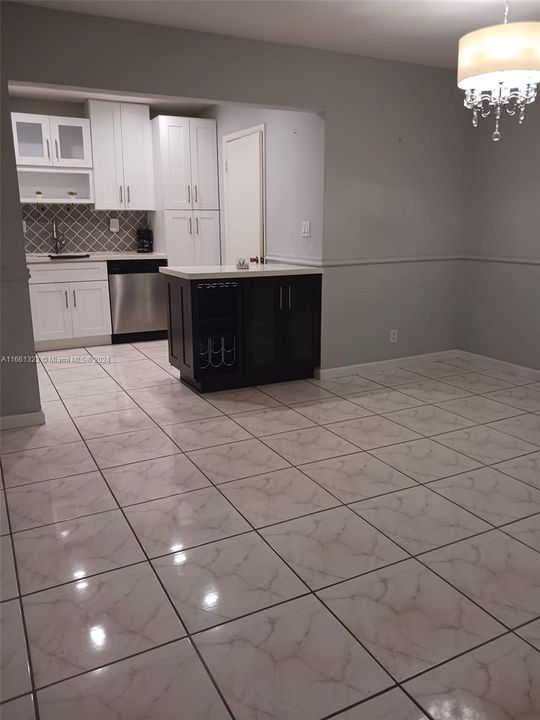 For Rent: $2,300 (2 beds, 1 baths, 952 Square Feet)