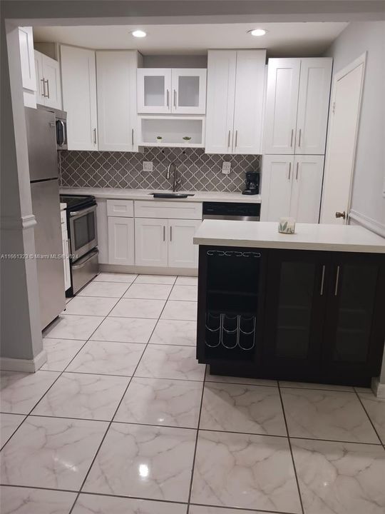 For Rent: $2,300 (2 beds, 1 baths, 952 Square Feet)