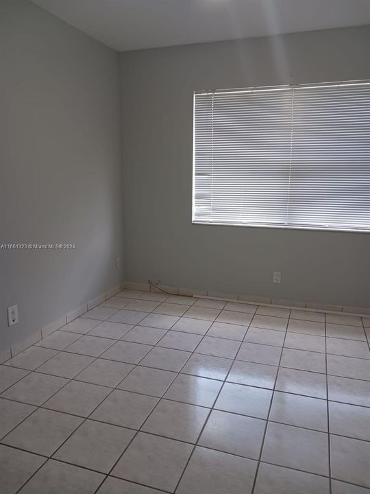 For Rent: $2,300 (2 beds, 1 baths, 952 Square Feet)