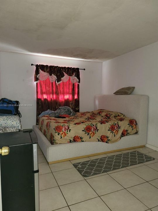 For Sale: $180,000 (1 beds, 1 baths, 792 Square Feet)