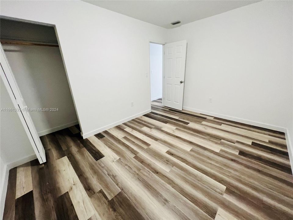 For Rent: $2,200 (2 beds, 1 baths, 900 Square Feet)