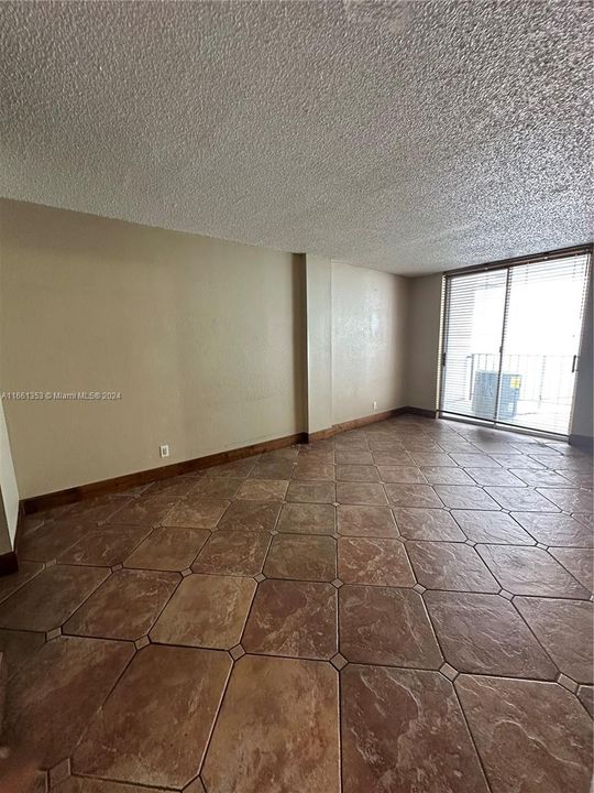 For Rent: $2,000 (1 beds, 1 baths, 792 Square Feet)