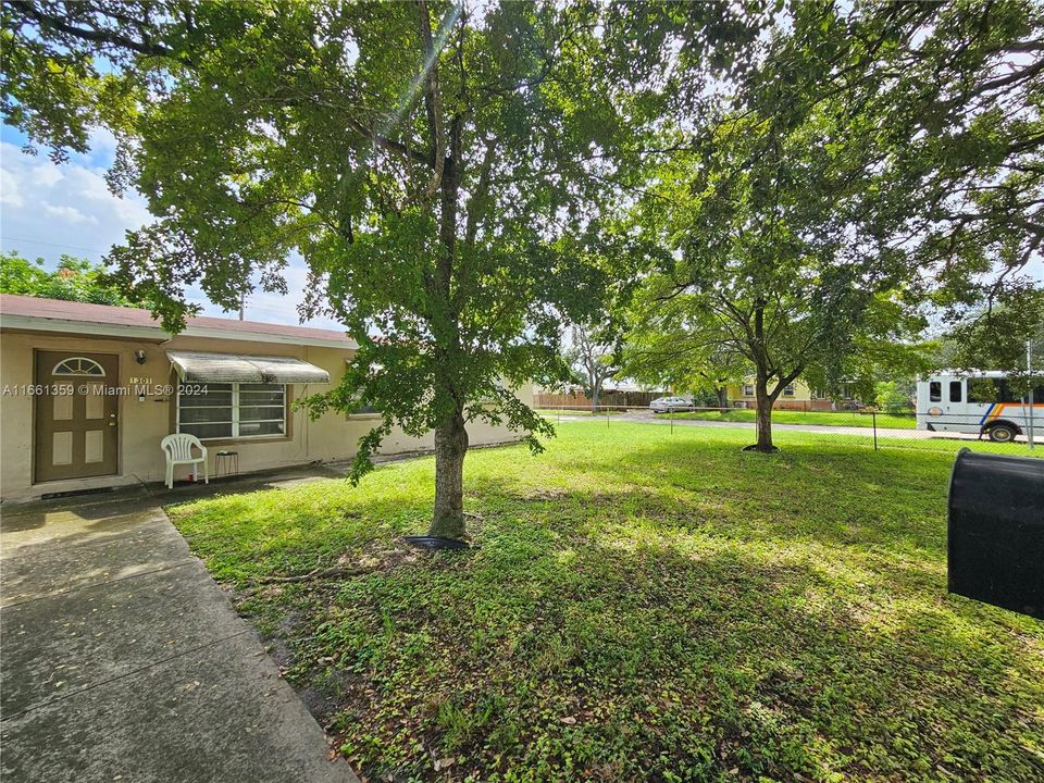 For Sale: $399,000 (3 beds, 1 baths, 920 Square Feet)