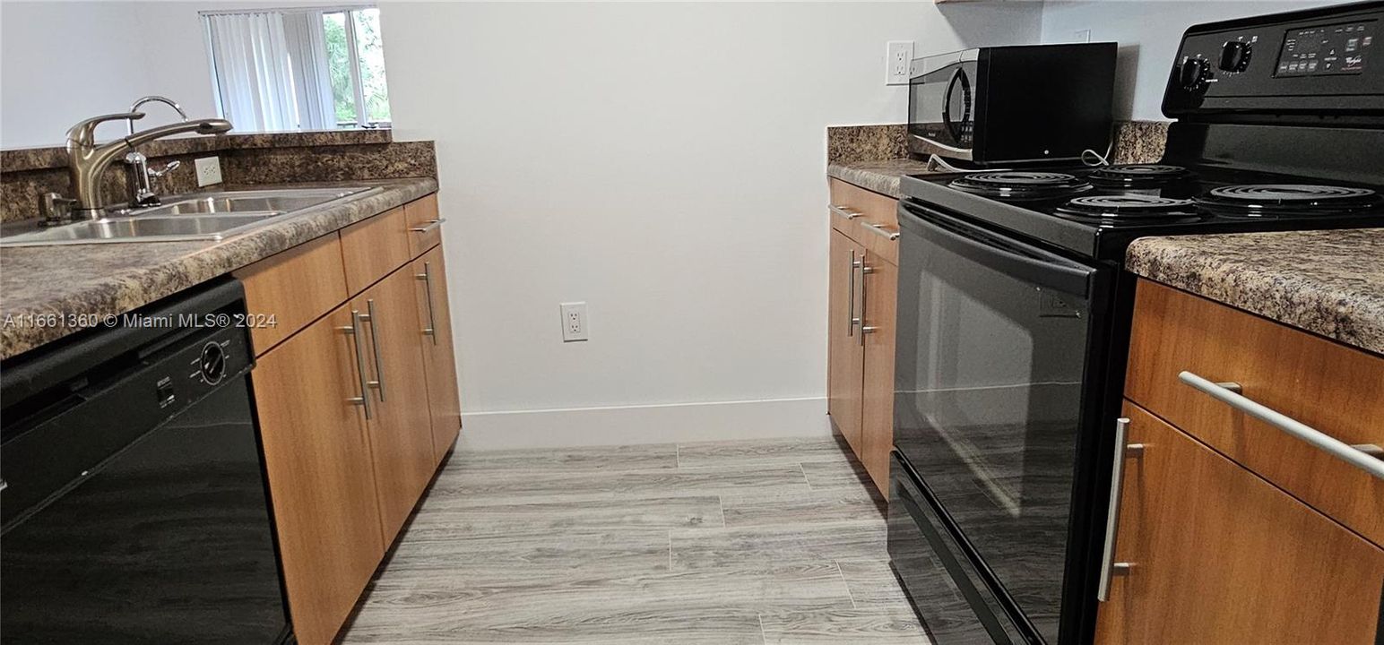 For Rent: $1,800 (1 beds, 1 baths, 846 Square Feet)