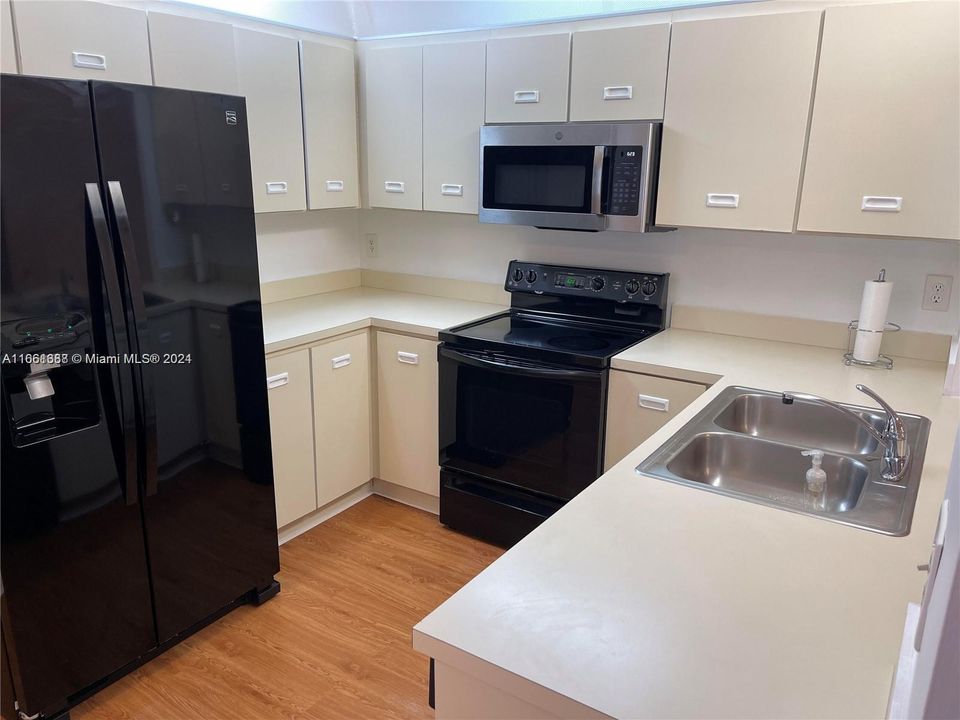 For Rent: $2,249 (2 beds, 2 baths, 1060 Square Feet)