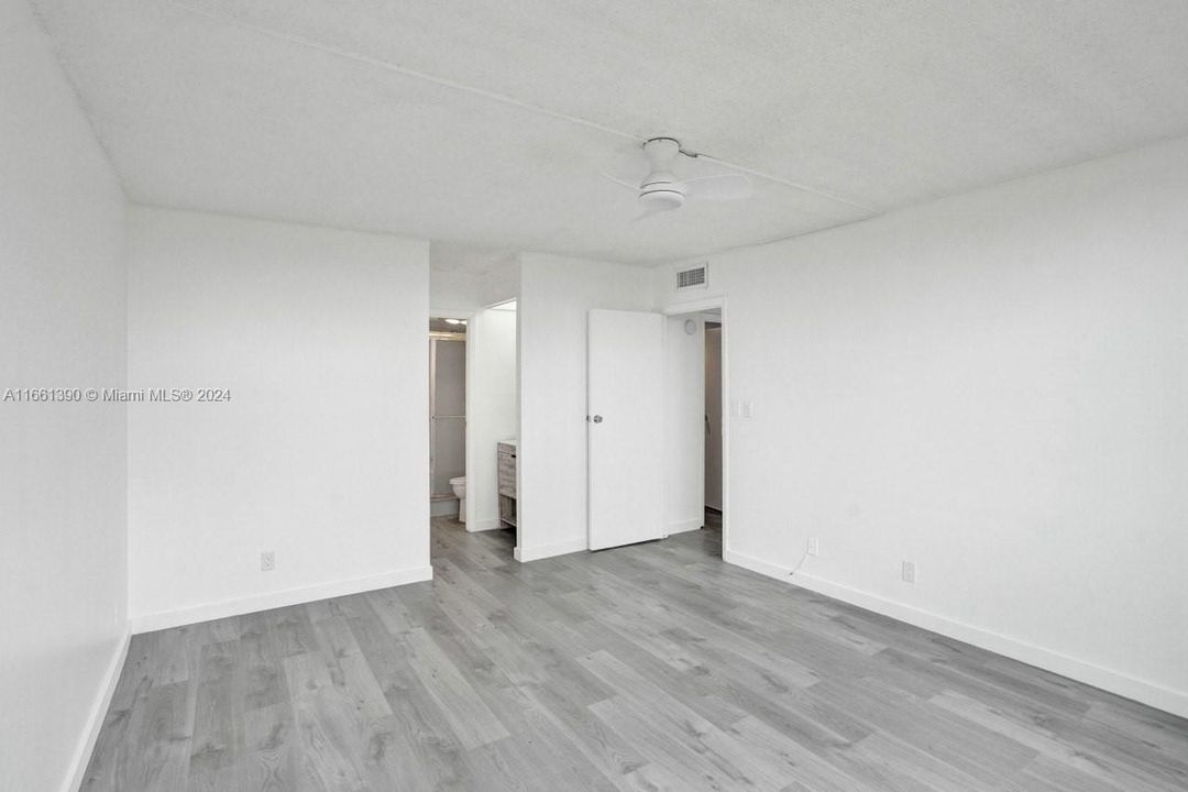 For Rent: $2,200 (2 beds, 2 baths, 1296 Square Feet)