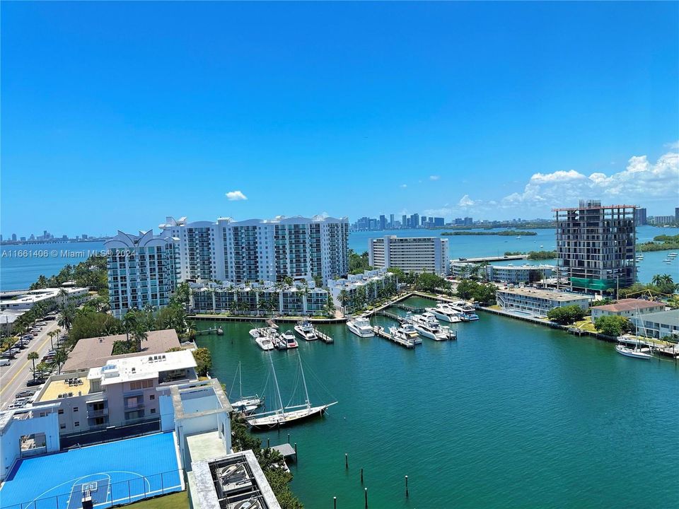 For Sale: $690,900 (2 beds, 2 baths, 1086 Square Feet)