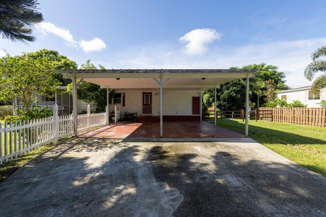 For Sale: $349,000 (4 beds, 2 baths, 1344 Square Feet)