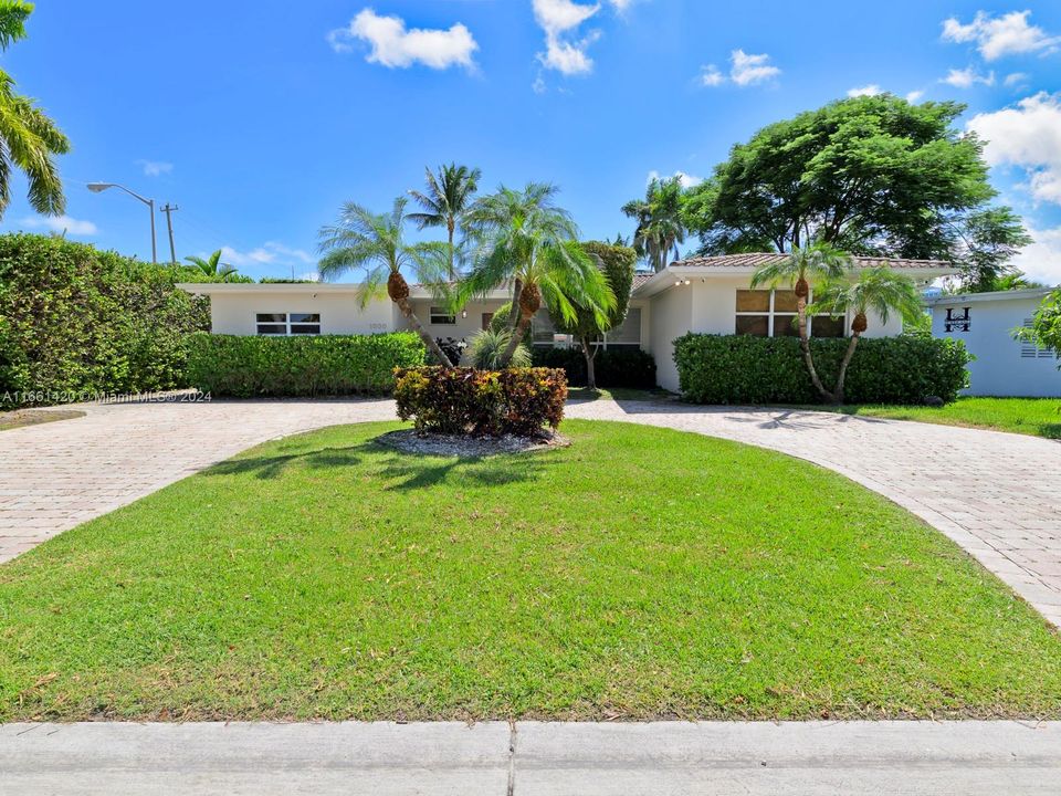 For Sale: $6,275,000 (3 beds, 2 baths, 2403 Square Feet)