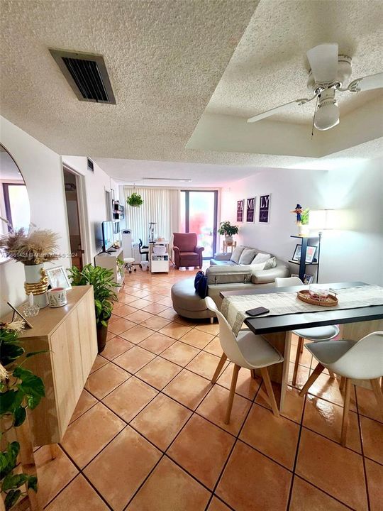 En Venta: $270,000 (1 camas, 1 baños, 721 Pies cuadrados)