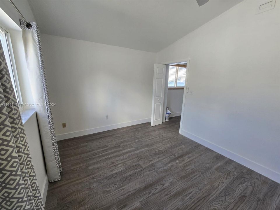 Active With Contract: $1,850 (1 beds, 1 baths, 0 Square Feet)