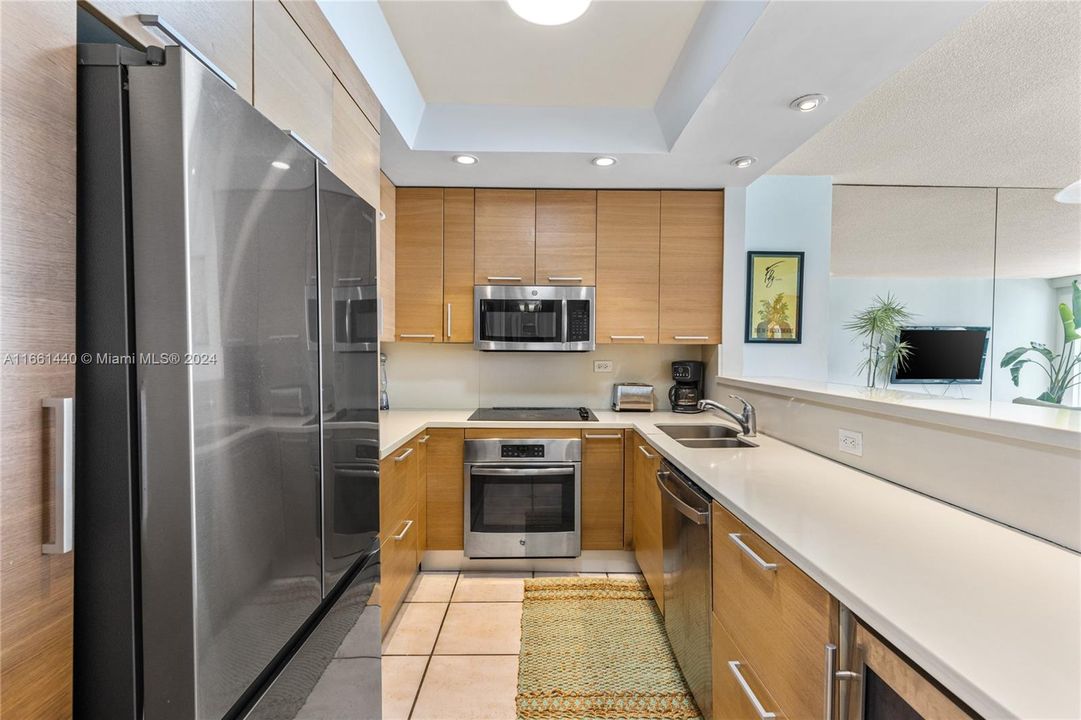 For Sale: $780,000 (1 beds, 1 baths, 930 Square Feet)