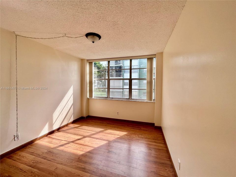 For Rent: $2,250 (2 beds, 2 baths, 1040 Square Feet)