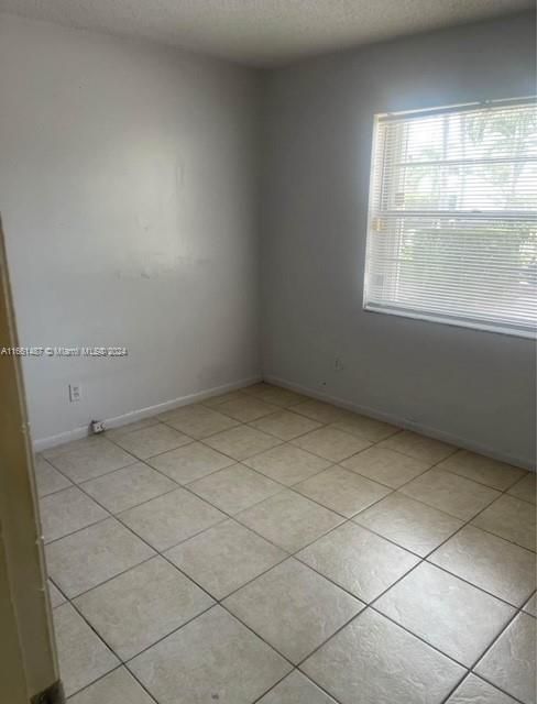 For Rent: $1,600 (2 beds, 1 baths, 2160 Square Feet)