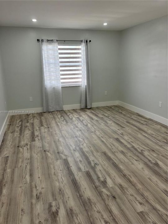 For Rent: $2,800 (2 beds, 1 baths, 1372 Square Feet)