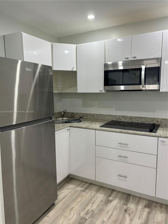 For Rent: $2,800 (2 beds, 1 baths, 1372 Square Feet)