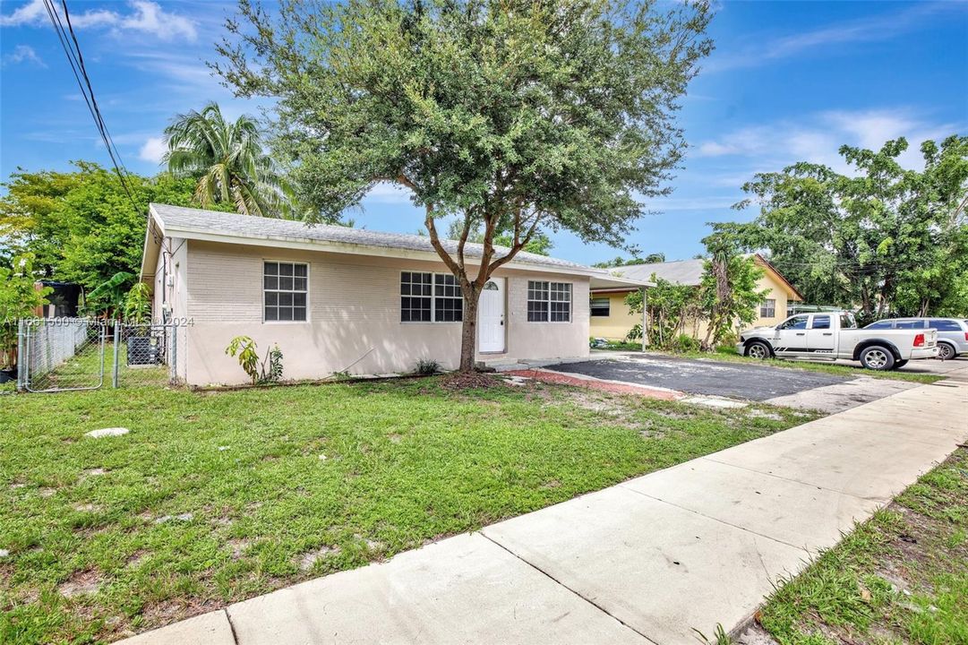 For Sale: $399,900 (3 beds, 2 baths, 1152 Square Feet)