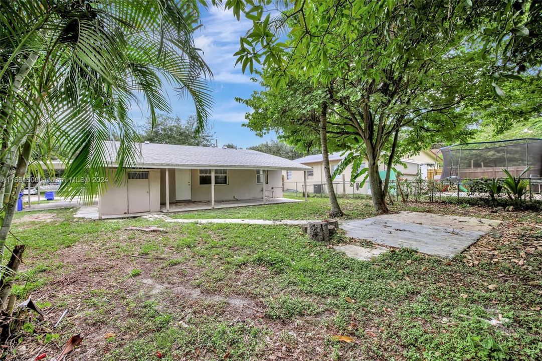 For Sale: $399,900 (3 beds, 2 baths, 1152 Square Feet)