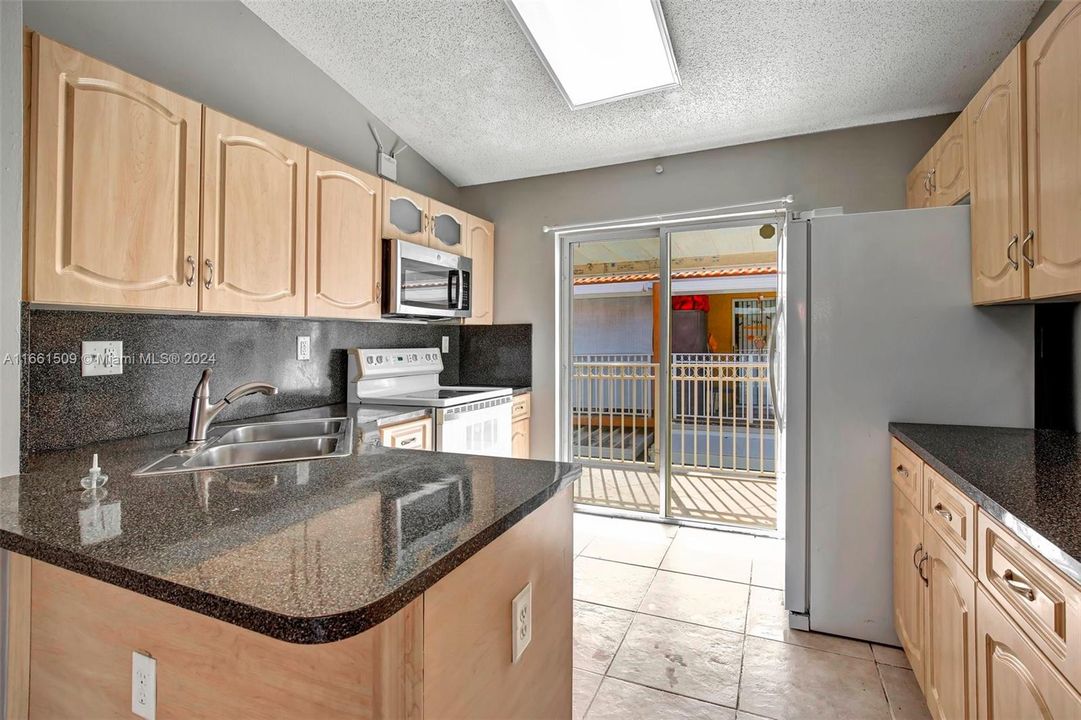 For Sale: $299,900 (3 beds, 2 baths, 1270 Square Feet)