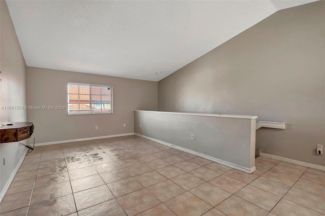 For Sale: $299,900 (3 beds, 2 baths, 1270 Square Feet)