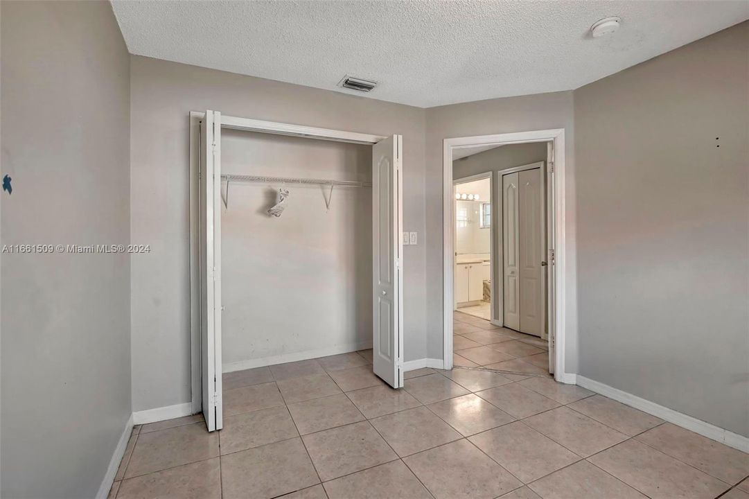 For Sale: $299,900 (3 beds, 2 baths, 1270 Square Feet)